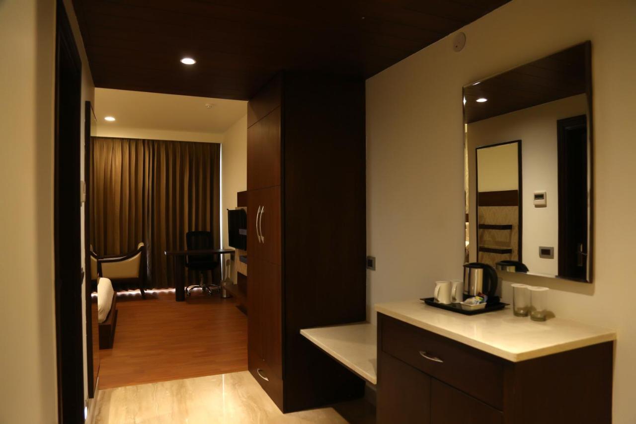 Hotel Imperia Suites Jalandhar Eksteriør billede