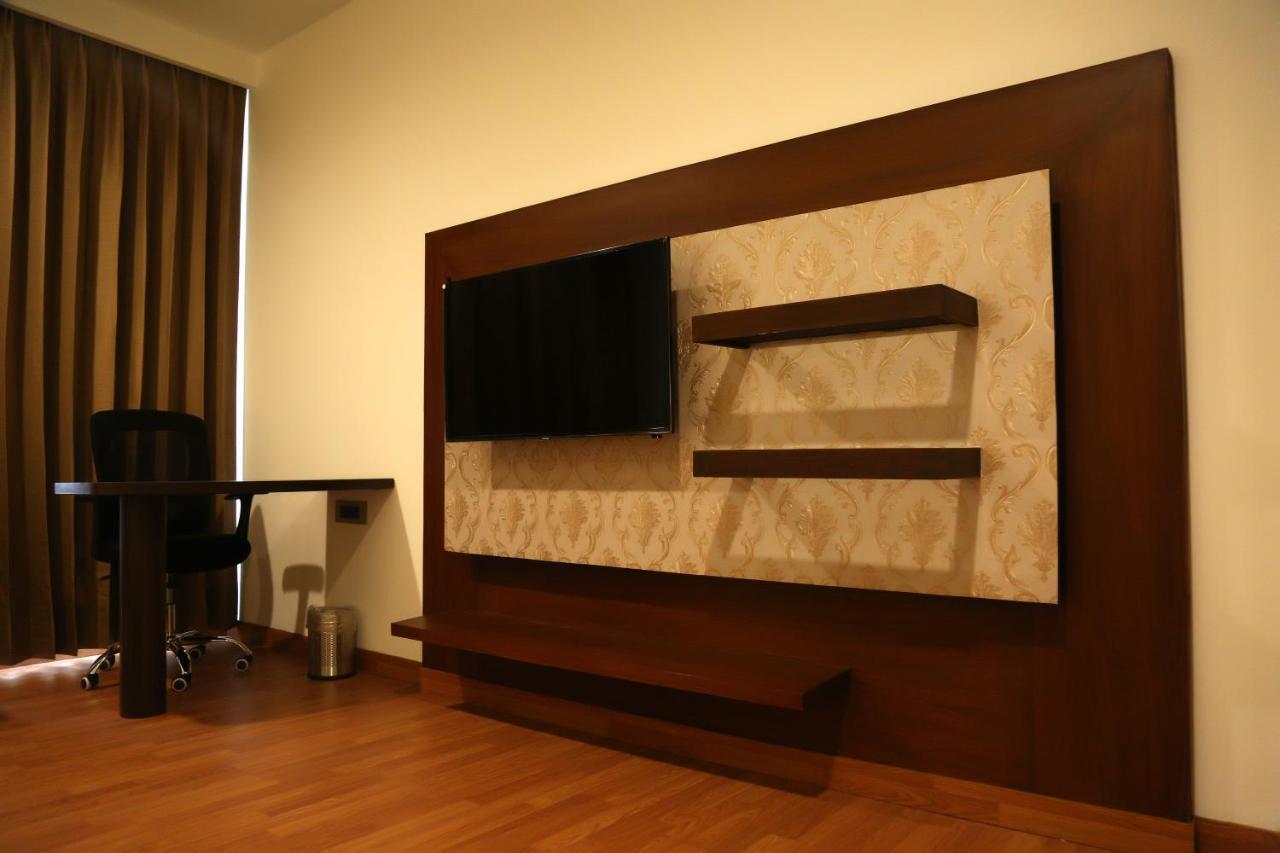 Hotel Imperia Suites Jalandhar Eksteriør billede