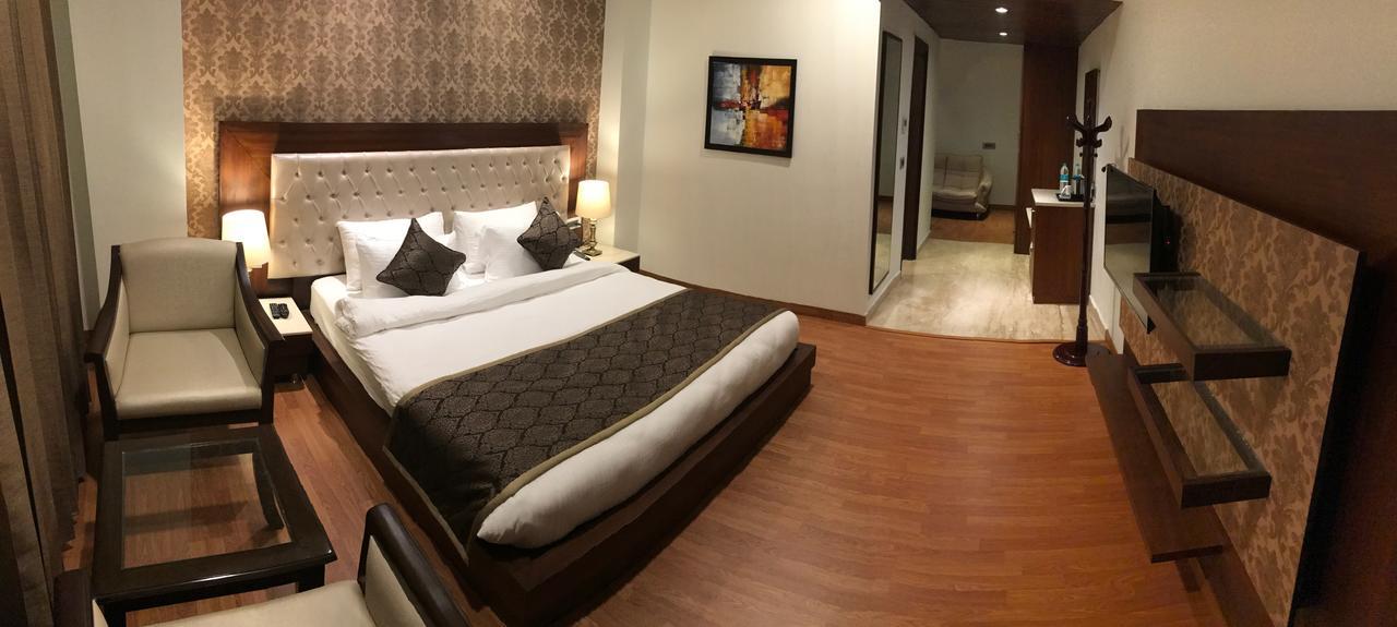 Hotel Imperia Suites Jalandhar Eksteriør billede