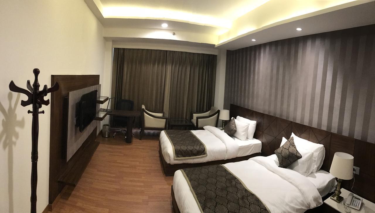 Hotel Imperia Suites Jalandhar Eksteriør billede