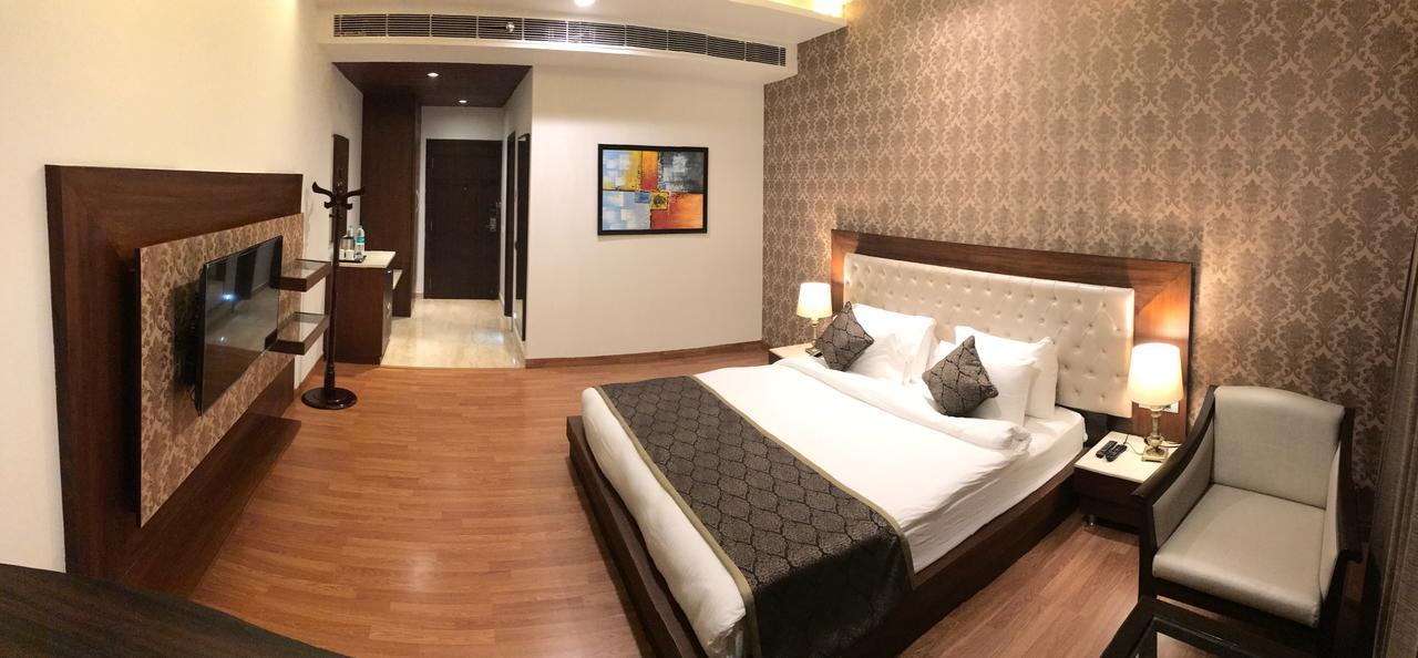 Hotel Imperia Suites Jalandhar Eksteriør billede