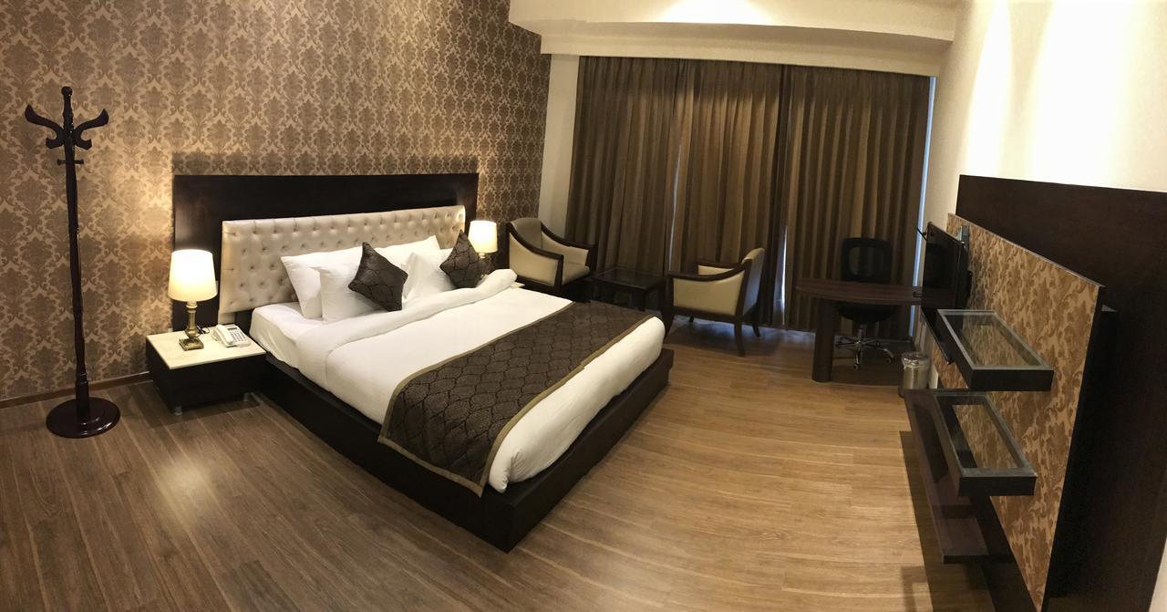 Hotel Imperia Suites Jalandhar Eksteriør billede
