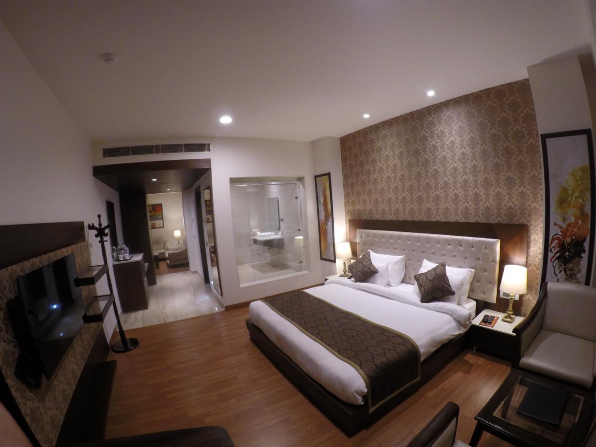 Hotel Imperia Suites Jalandhar Eksteriør billede
