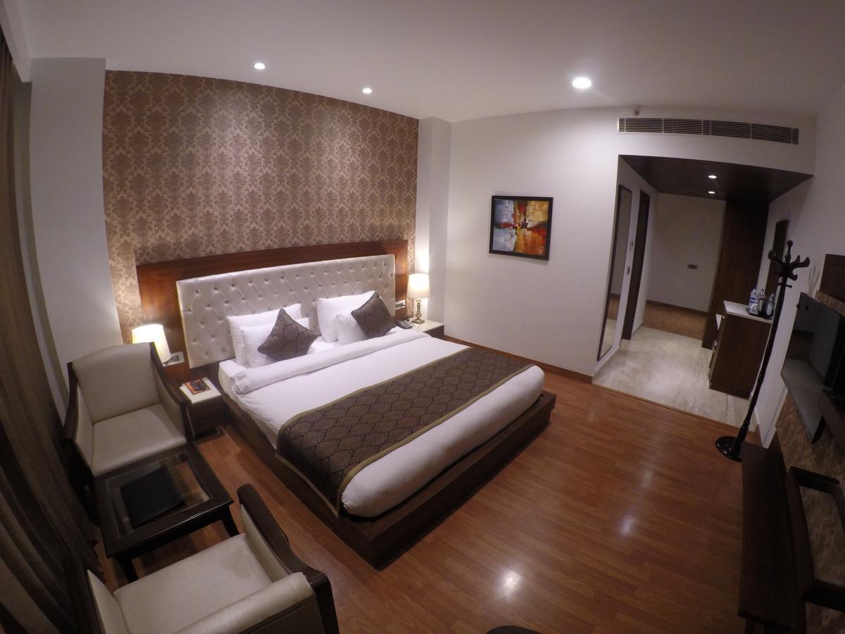 Hotel Imperia Suites Jalandhar Eksteriør billede